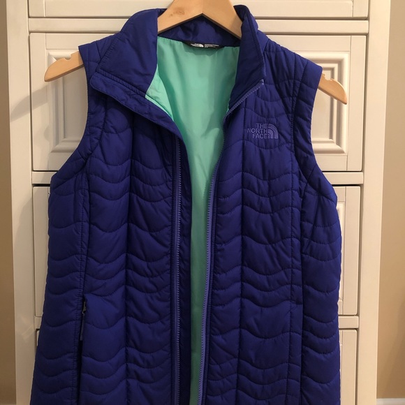 Women’s Indigo NorthFace Vest - Picture 3 of 8